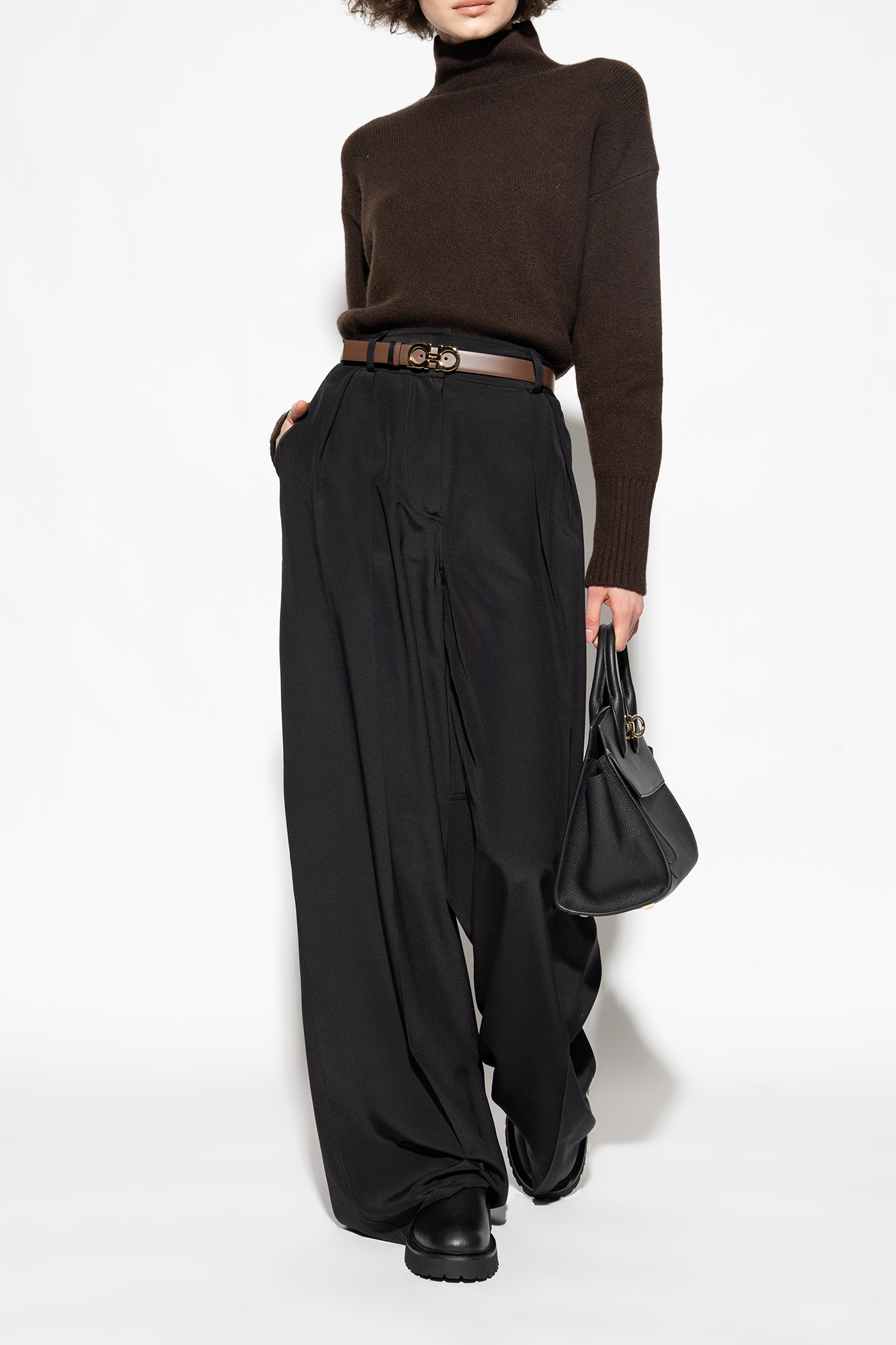 【関税込み】Ferragamo ブラック Oderico チェルシーブーツ Ferragamoのブラック Oderico チェルシーブーツがセール中